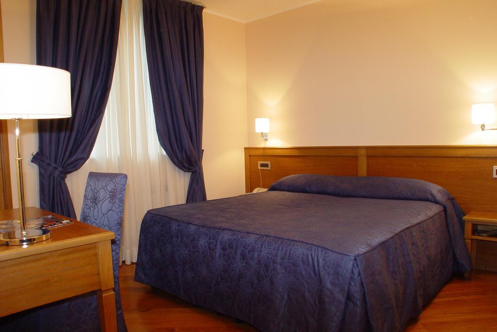 Hotel Iris Gênes Chambre photo