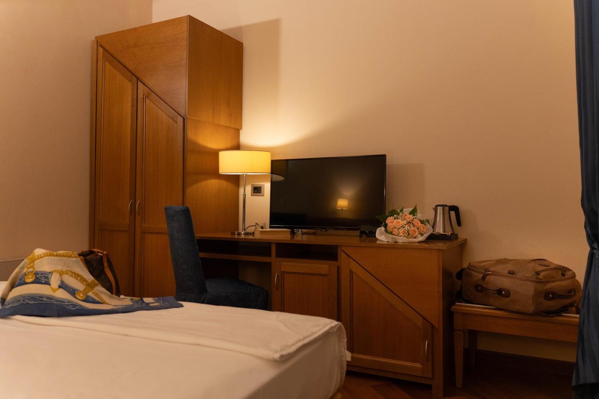 Hotel Iris Gênes Extérieur photo
