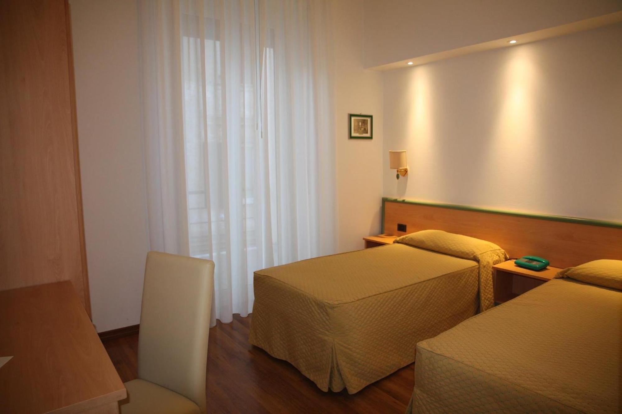 Hotel Iris Gênes Chambre photo